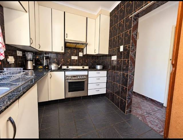 4 BEDROOM TOWNHOUSE FOR SALE IN BROMHOF
